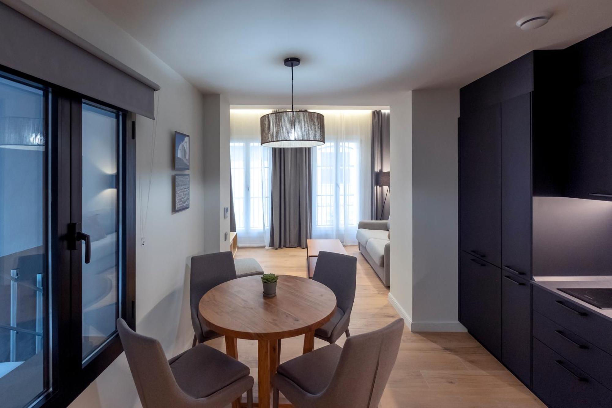 Villar Suites By Cadiz4Rentals Exterior photo